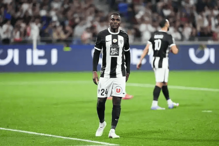 法甲焦点战：朗斯主场迎战昂热，核心球员对决定胜负，深度解析暗藏胜负手